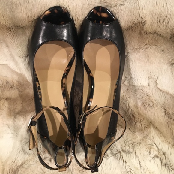 Ann Taylor Black Tortoise Ankle Strap Pumps 7.5 Make a BUNDLE and make an offer! - Picture 2 of 8